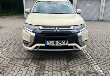 Mitsubishi Plug-in Hybrid Outlander 438.963 km 8.500 &euro; Regensburg 93057