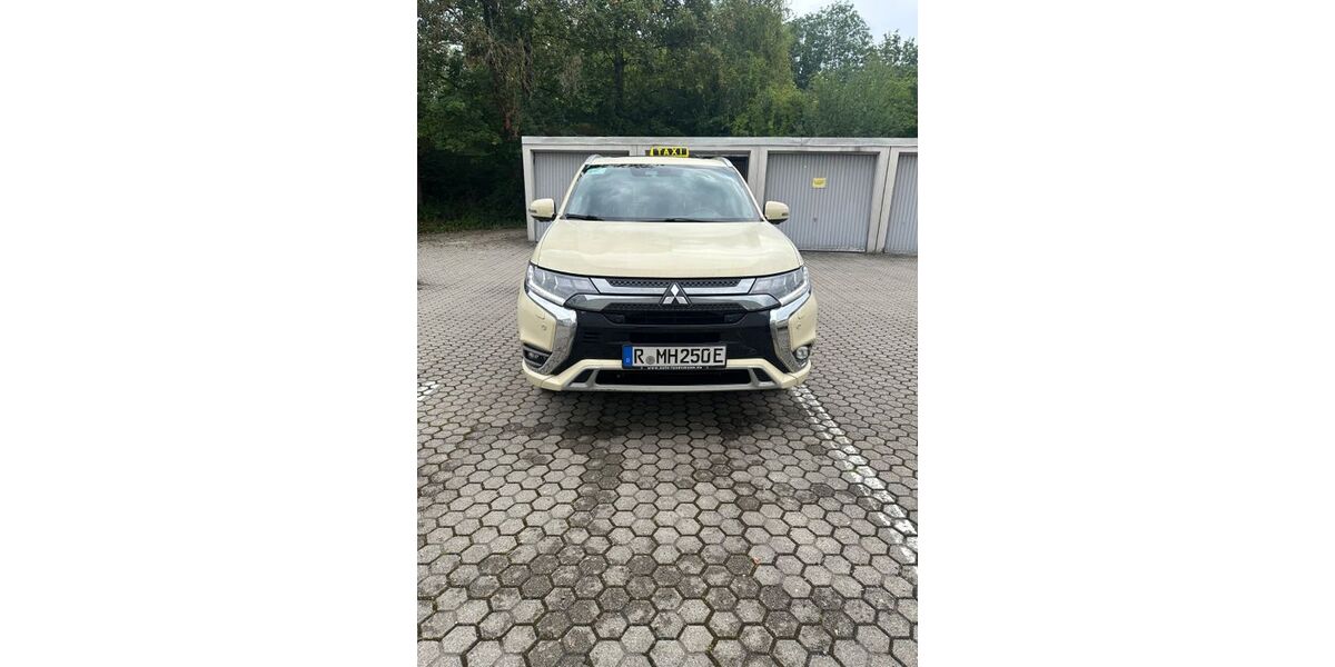 Mitsubishi Plug-in Hybrid Outlander 438.963 km 8.500 &euro; Regensburg 93057