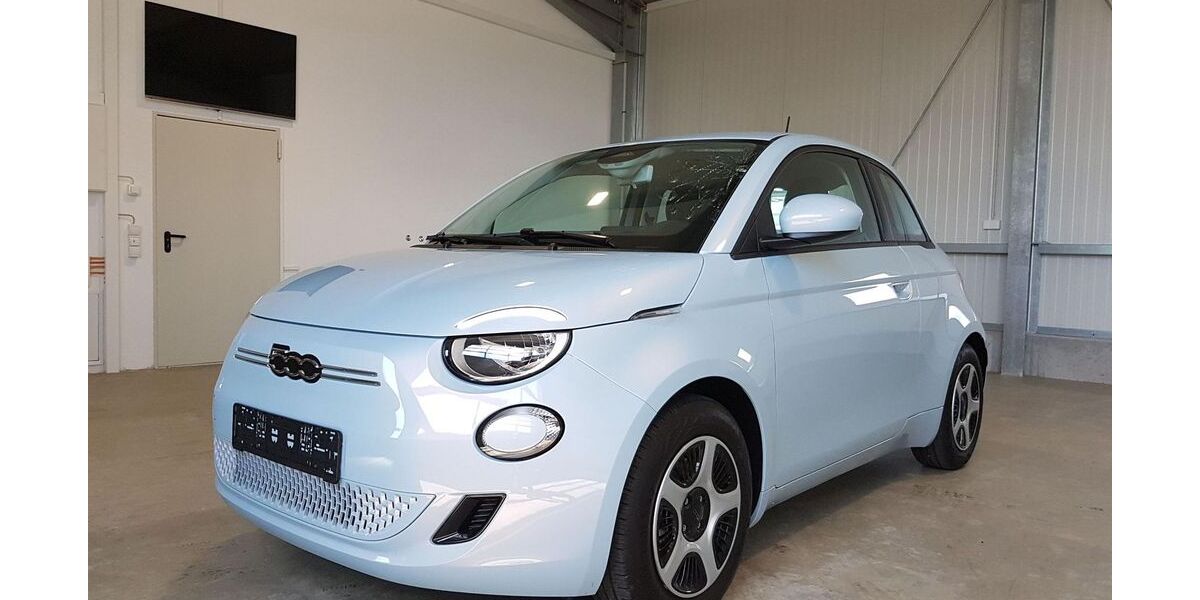 Fiat 500e 8.600 km 17.490 &euro; Wörth an der Donau 93086