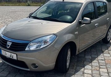 Dacia Sandero 124.000 km 1.290 &euro; Regensburg 93055