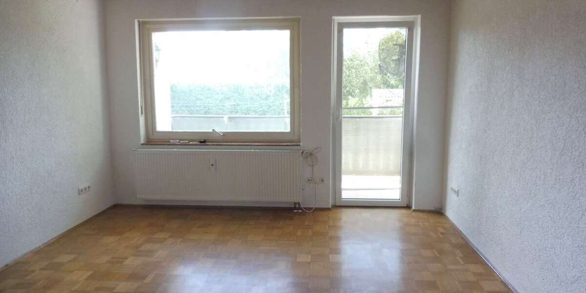 Etagenwohnung Regensburg - 4 Zimmer, 90 m&sup2;, 900&euro; | Angebot:27341111