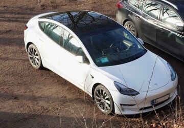 Tesla Model 3 80.000 km 27.890 &euro; Regensburg 93047